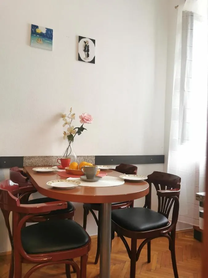 Villa Varglien, Apartment With Garden Place Opatija